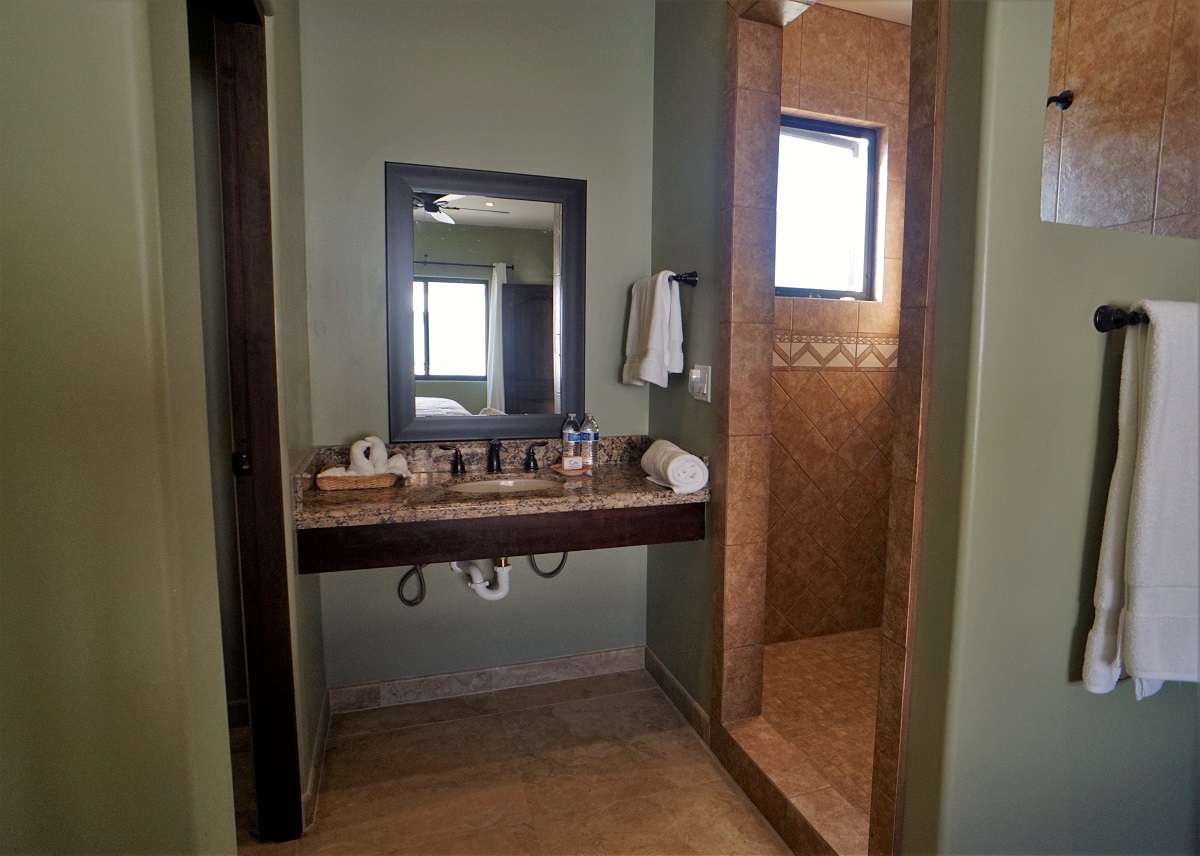 Desert - Mountain View Room – Bathroom
